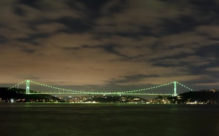 Fatih Sultan Mehmet Köprüsü yeşile büründü