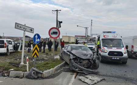 Tekirdağ Saray'da hafif ticari araç ile otomobil çarpıştı; 2 yaralı