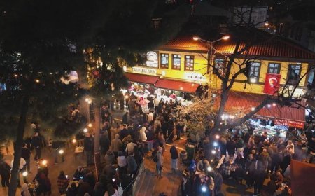 Bursa’da sahur geleneği meydanı doldurdu! Coğrafi işaretli lezzet için akın ettiler