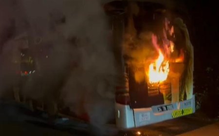 15 Temmuz Şehitler Köprüsü'nde seyir halindeki metrobüs alev alev yandı