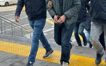 Adana’da kamyondan milyonlar çıktı! Jandarmadan dev makaron operasyonu