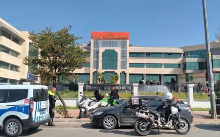 Kepez Kaymakamlığı'nda silah sesleri. Vatandaşlar binadan tahliye edildi