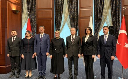 Siyasi partiler bayramlaştı