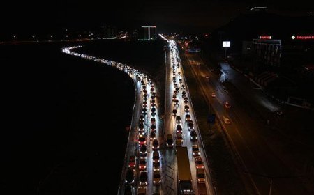 Bayram tatili dönüşü araç kuyruğu! 43 ilin geçiş noktasında trafik 40 kilometreyi aştı