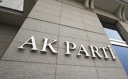 AK Parti'den "Ay yıldızın gölgesinde güvendeyiz" paylaşımı