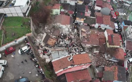 İstanbul Fatih'te iki bina çöktü: 1 ölü, 10 yaralı