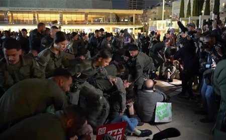 İsrail polisi savaş karşıtlarına saldırdı! Tel Aviv'deki gösteride Netanyahu ve Trump'a büyük öfke