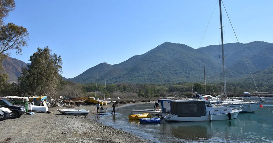 Marmaris'te deniz suyu çekildi