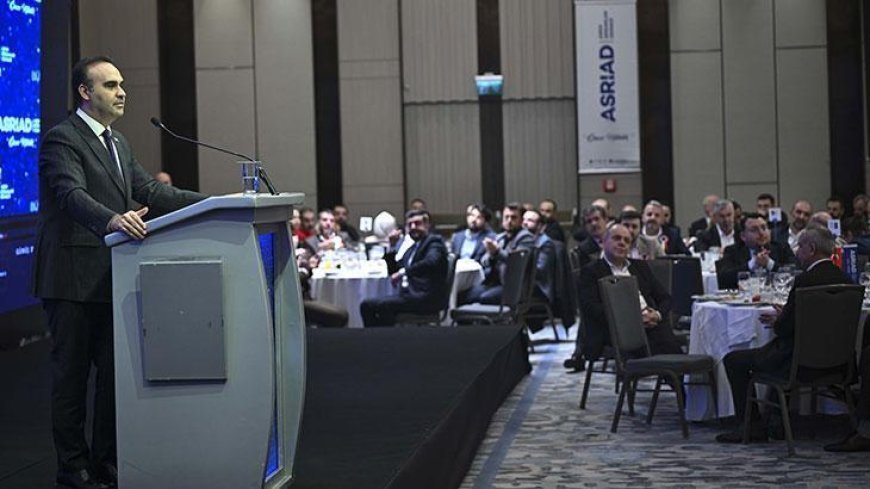 Bakan Kacır: Kendi istikametimizle yolumuza devam etmek için güçlü olmak zorundayız