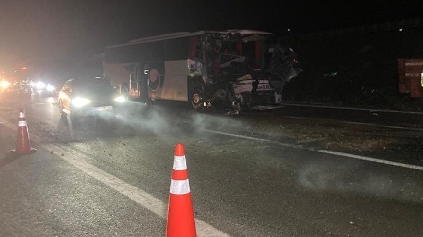 Ankara'da feci kaza! Yolcu otobüsü TIR’a çarptı; 1 ölü, 15 yaralı