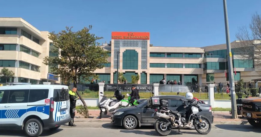 Kepez Kaymakamlığı'nda silah sesleri. Vatandaşlar binadan tahliye edildi