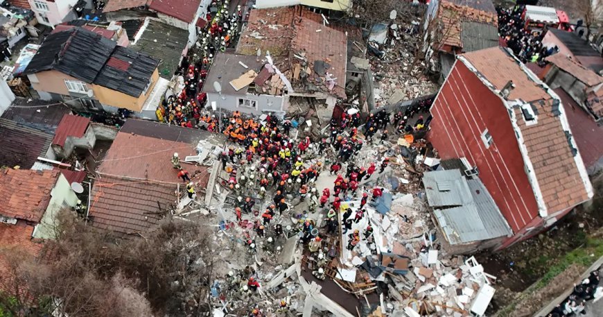 Fatih'te çöken binalar. 10 yaralıdan 2'si taburcu edildi
