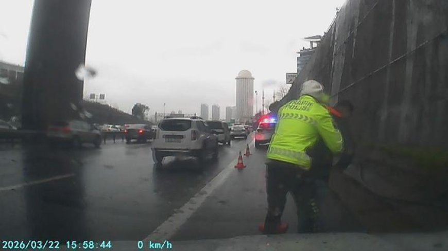 Araba kullanırken boğazına şeker kaçan sürücüyü polis kurtardı