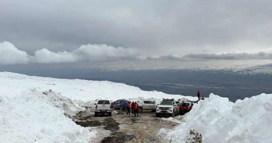 Jandarma alarma geçti, İHA havalandı. Ağrı'da kayıp dağcı aranıyor