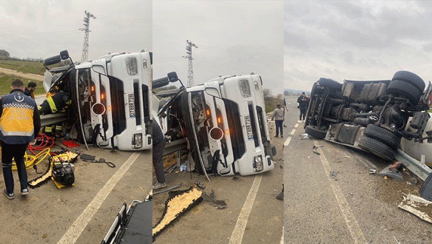 Feci kaza! Ayçiçek yağı yüklü TIR devrildi: Sürücü olay yerinde hayatını kaybetti