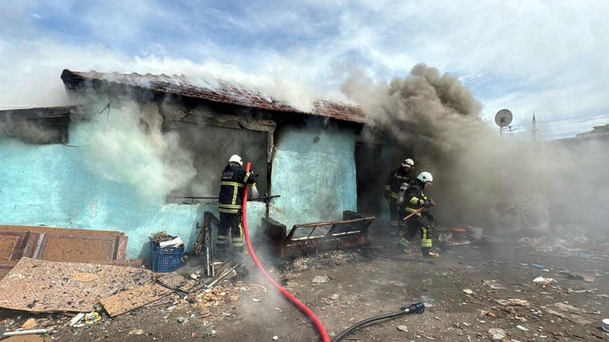 Evdeki yangına müdahaleyi izlerken köpek saldırısında yaralandı