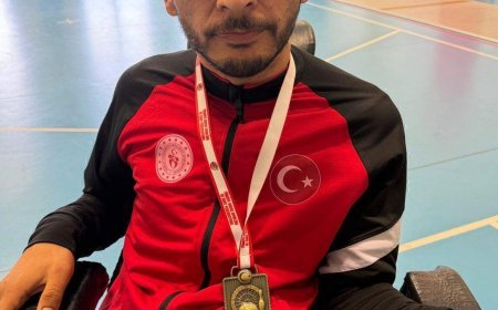 Yıllarca evden çıkmayan bedensel engelli Yücel, tanıştığı boccede stil geliştirip Türkiye şampiyonu oldu