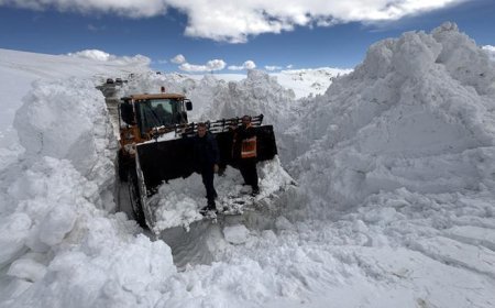 4 aydır kar nedeniyle kapalı olan Ardahan-Ardanuç kara yolu ulaşıma açıldı