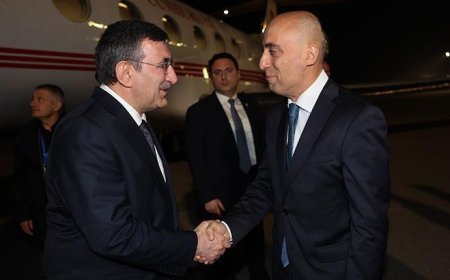 Cumhurbaşkanı Yardımcısı Yılmaz Bakü'ye geldi