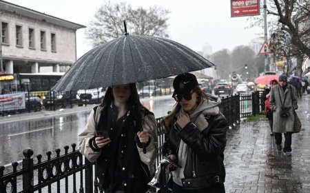 İstanbul'da dolu sürprizi. Dakikalar içinde beyaza döndü