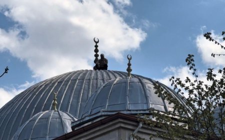Denizli’de cami çatısında intihar girişimi! 2 saatlik ikna sonrası yaşananlar şaşkına çevirdi