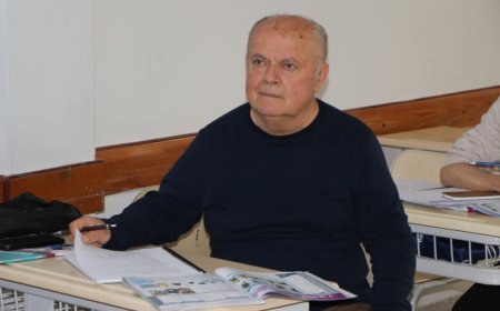 74 yaşındaki dede, torunu için İngilizce öğreniyor