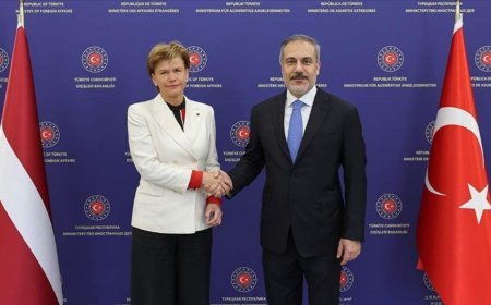 Dışişleri Bakanı Hakan Fidan, ADF marjında Letonya Dışişleri Bakanı Braze ile görüştü