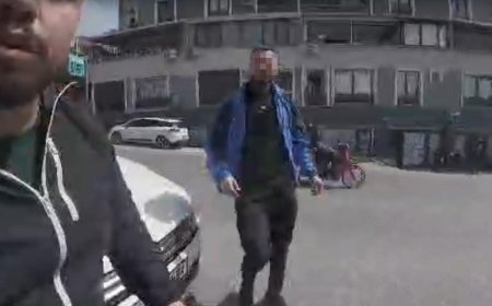 İzmir Çiğli’de korna tartışması kavgaya dönüştü: Motosiklet sürücüsüne saldırı kamerada