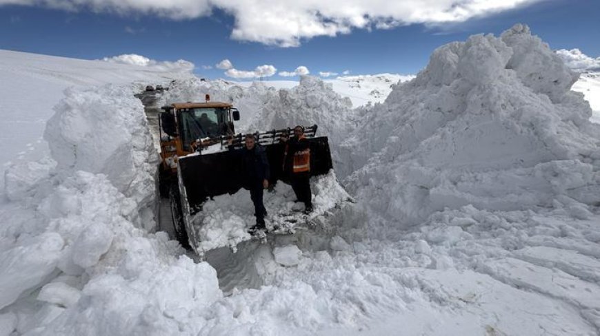 4 aydır kar nedeniyle kapalı olan Ardahan-Ardanuç kara yolu ulaşıma açıldı