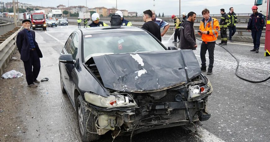 Trafik durdu. TEM Otoyolu'nda 7 araç birbirine girdi