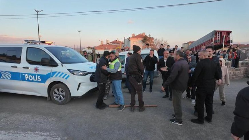 Sivas’ta polise sürpriz! Kavga ihbarına giden ekipler davul zurnayla karşılandı
