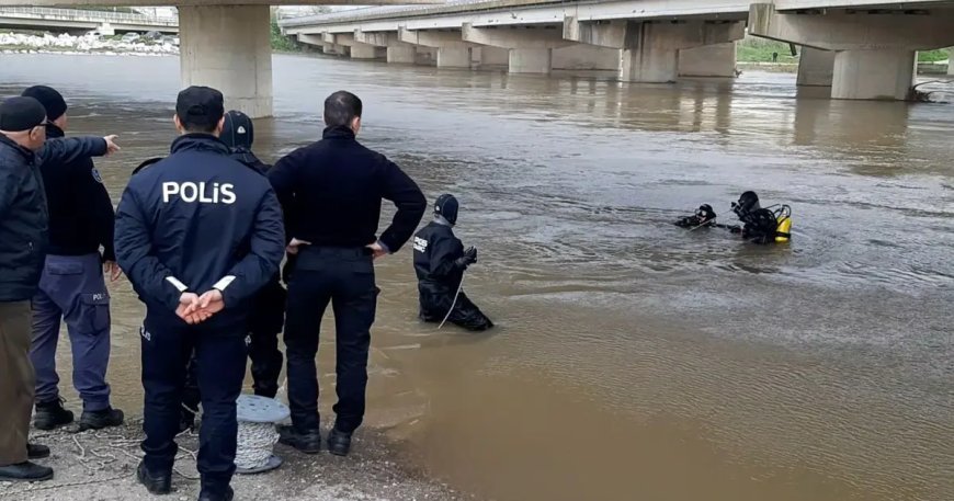 Dereden geçerken aracı suya gömülen sürücü öldü