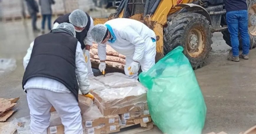 Sakarya'da son tüketim tarihi geçmiş 32 ton tavuk eti ele geçirildi