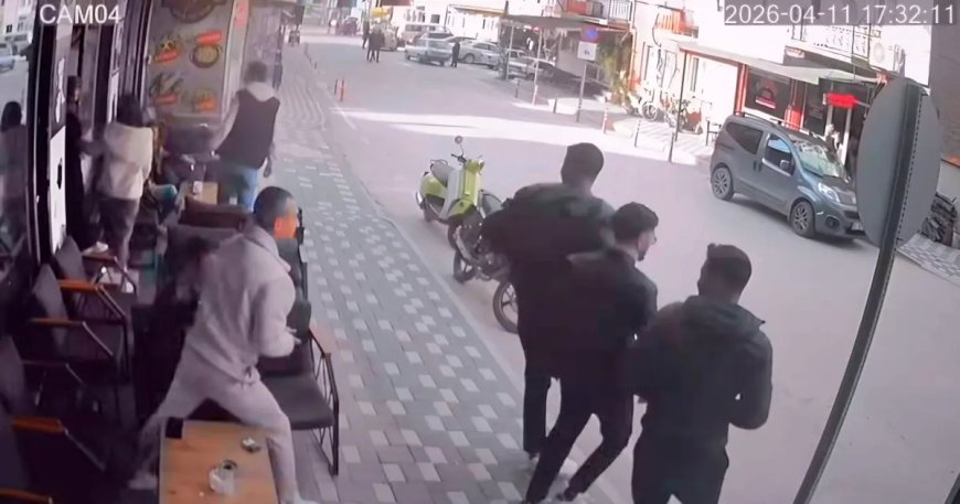 Simav’da 4.8 büyüklüğünde deprem anı kamerada