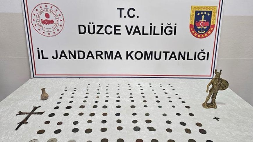 Düzce'de Roma ve Bizans dönemine ait olduğu değerlendirilen 136 eser ele geçirildi