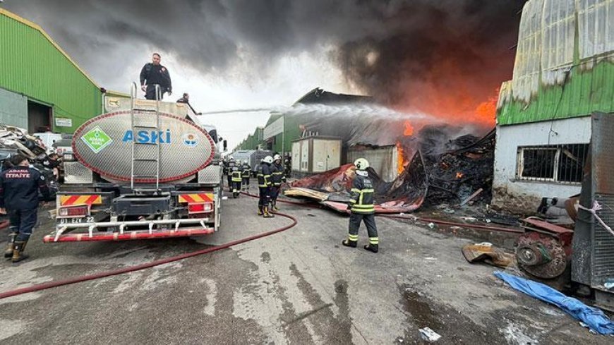 Adana’da geri dönüşüm tesisinde yangın! Çok sayıda ekip sevk edildi