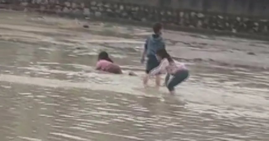 Şırnak'ta sağanak nedeniyle dereler taştı: Çocukların tehlikeli oyunu