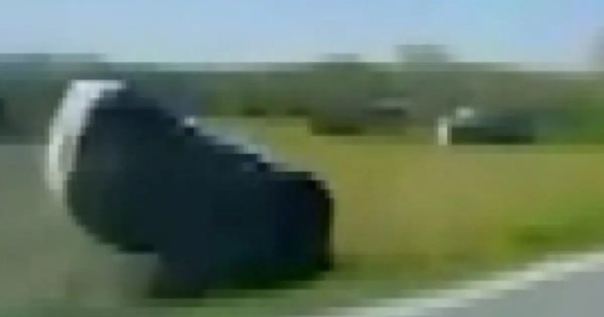 Hatalı sollama yapan otomobil şarampole yuvarlandı: 2 yaralı