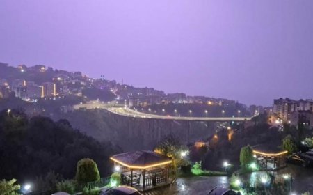 Trabzon’da şimşekler gökyüzünü aydınlattı! İşte o kareler