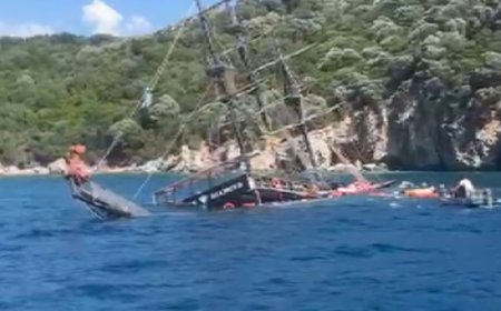Marmaris'te tur teknesi battı