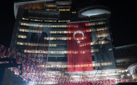 CHP Genel Merkezi'nde Kılıçdaroğlu hazırlığı! Ne açıklayacağı merak ediliyordu… Dikkat çeken poster yerini aldı