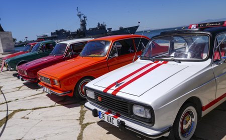 Anadol tutkunları İzmir'de buluştu. 45 araç sergilendi