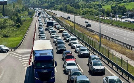 Tatilin son günü yollarda dönüş yoğunluğu sürüyor