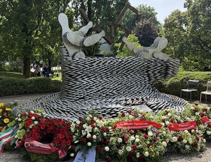 Almanya'daki Solingen ırkçı saldırısının üzerinden 33 yıl geçti