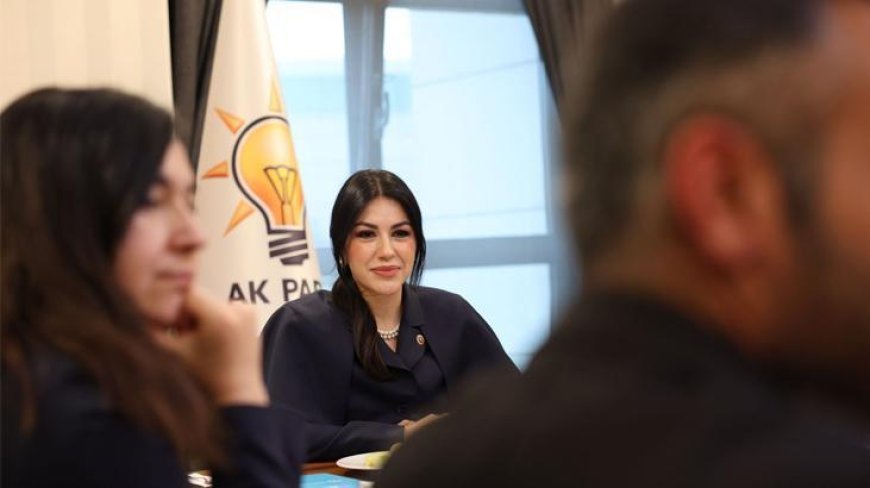 AK Partili Ayan gazetecilerle bir araya geldi