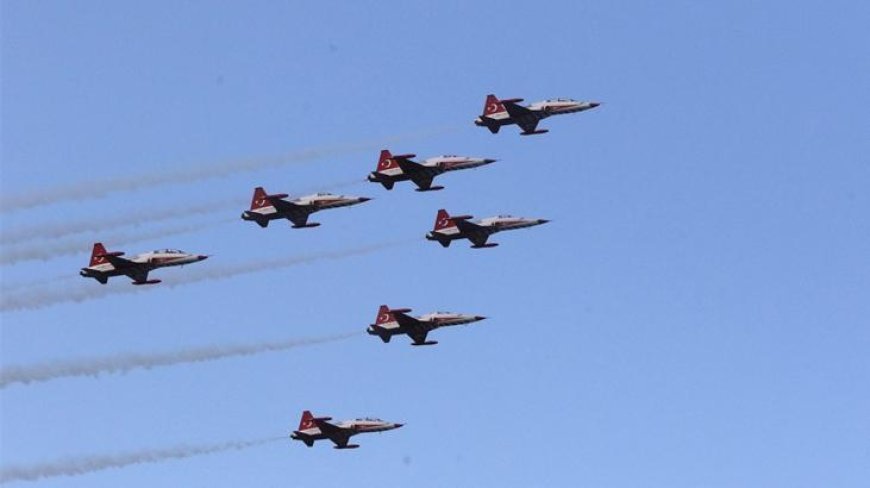 SOLOTÜRK ve Türk Yıldızları Samsun’da nefes kesti