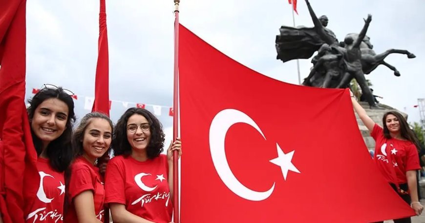 19 Mayıs Salı okullar tatil mi? Bankalar, noterler kargolar ve kamu kurumları kapalı mı olacak?