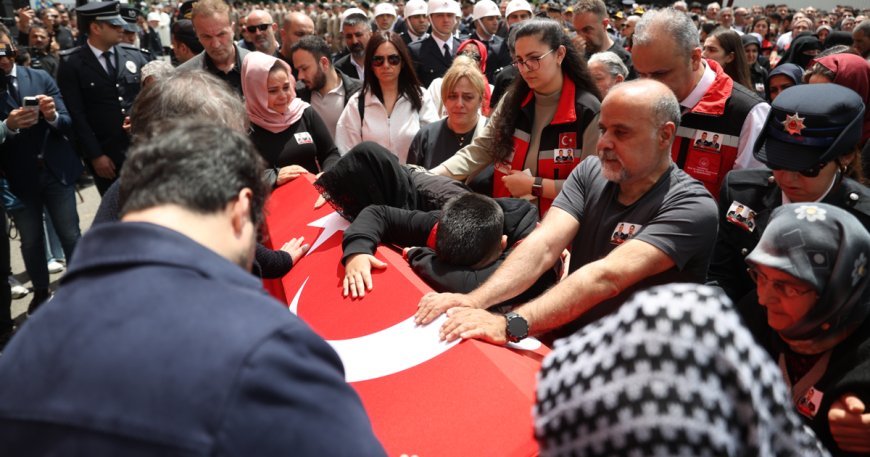 Çorlu gözyaşlarıyla şehit polislerini uğurladı