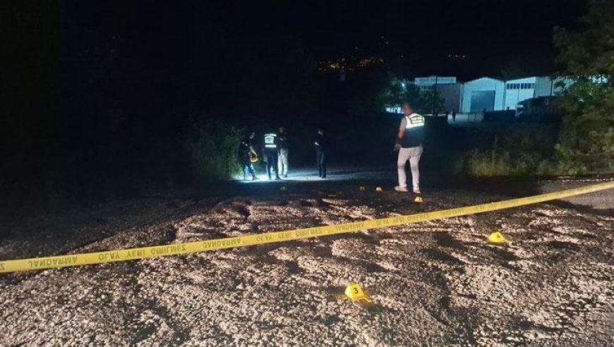 Sakarya'da sokak ortasında silahlı çatışma! Kurşunlar havada uçuştu, bölgeye ekipler yağdı: Çok Sayıda yaralı var