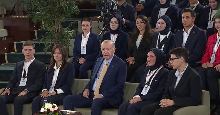 Cumhurbaşkanı Erdoğan, Beştepe'de gençlerle buluştu